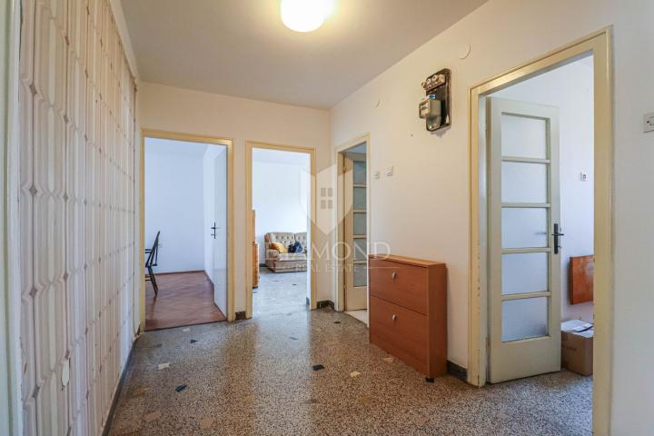 PULA, Spacious apartment, 3 bedrooms and two balconies