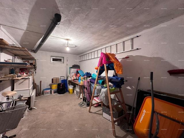 Wohnung In Rovinj steht eine Wohnung mit Garage zum Verkauf