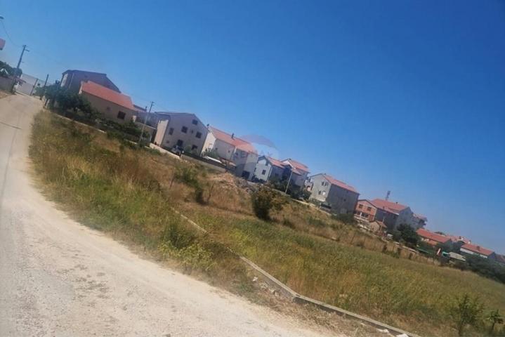 Land Crno, Zadar, 1.833m2