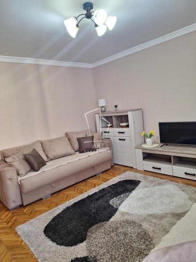 Vračar, odlična lokacija, mereno 65m2 ID#8675