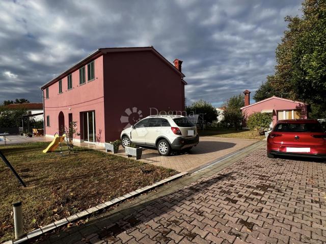 CASA CON DUE APPARTAMENTI ED UN EDIFICIO AUSILIARIO - LABIN