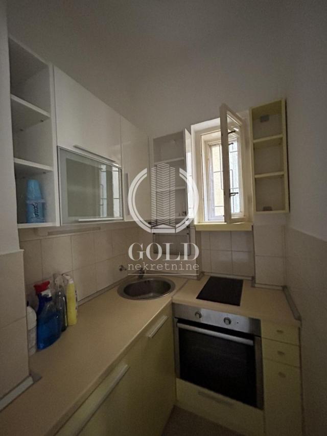 Izdavanje-Dvosoban, Prazan, Centar! 400eur ID#8085