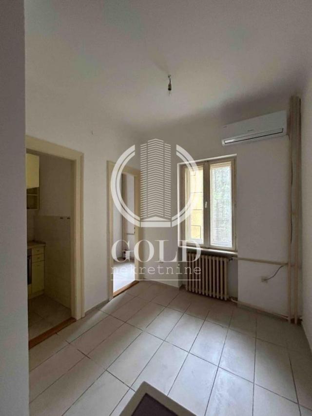 Izdavanje-Dvosoban, Prazan, Centar! 400eur ID#8085