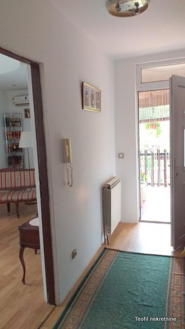 SURCIN SURČIN 80m2 , (T) , 119000e