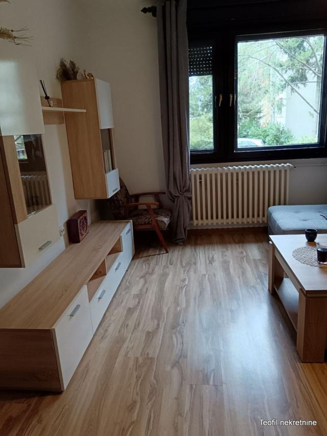 CUKARICA SREMČICA 42m2 , (T) , 65000e