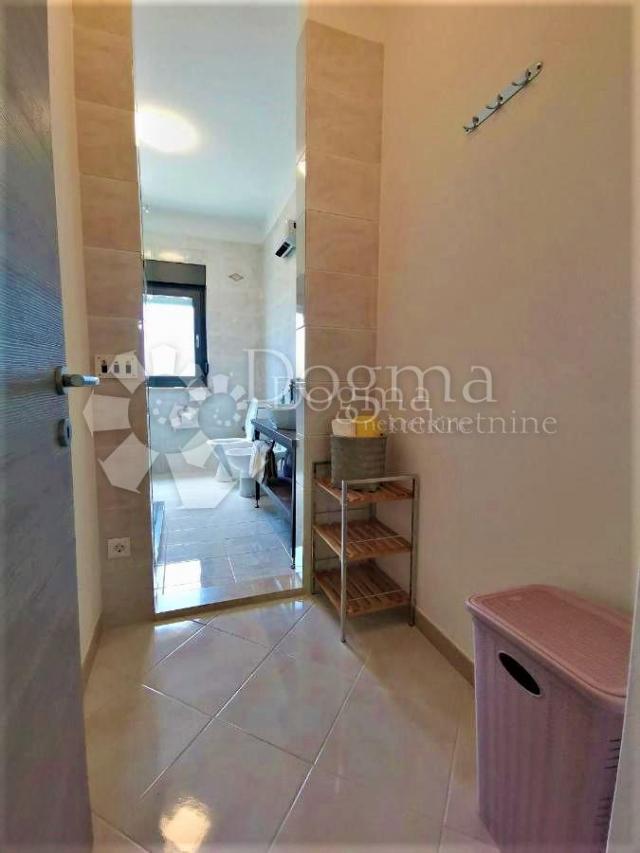 Flat Gregovica, Pula, 100m2