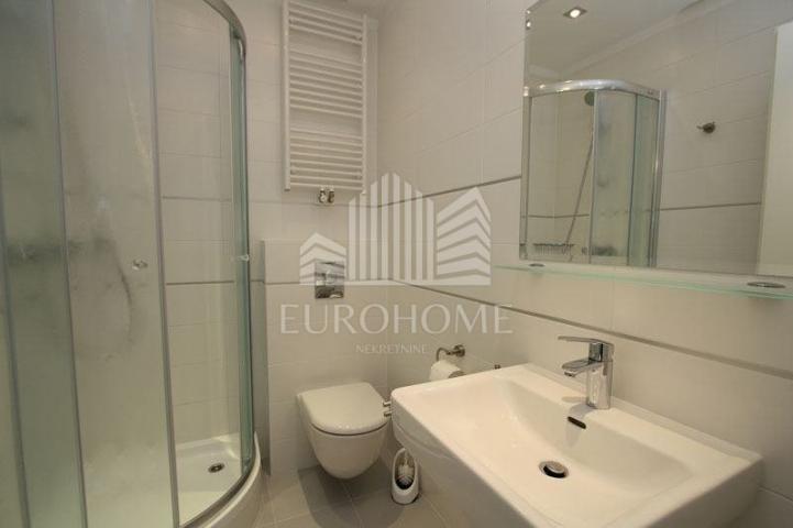 Ekskluzivni penthouse 97, 28 m2+ 2PM2, Knežija