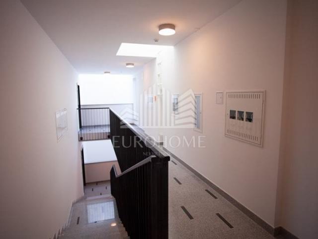 Ekskluzivni penthouse 97, 28 m2+ 2PM2, Knežija