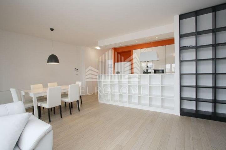 Ekskluzivni penthouse 97, 28 m2+ 2PM2, Knežija