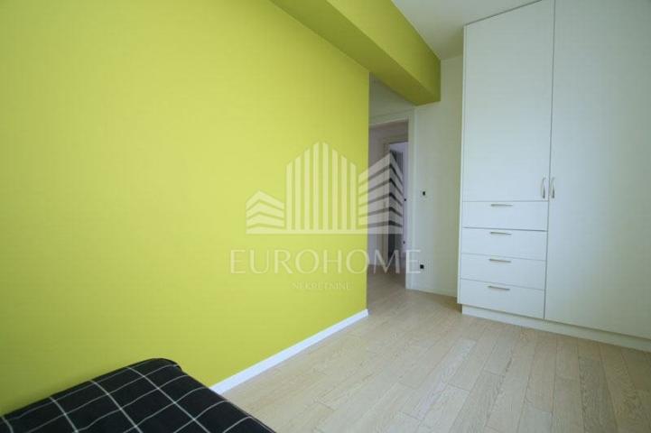 Ekskluzivni penthouse 97, 28 m2+ 2PM2, Knežija