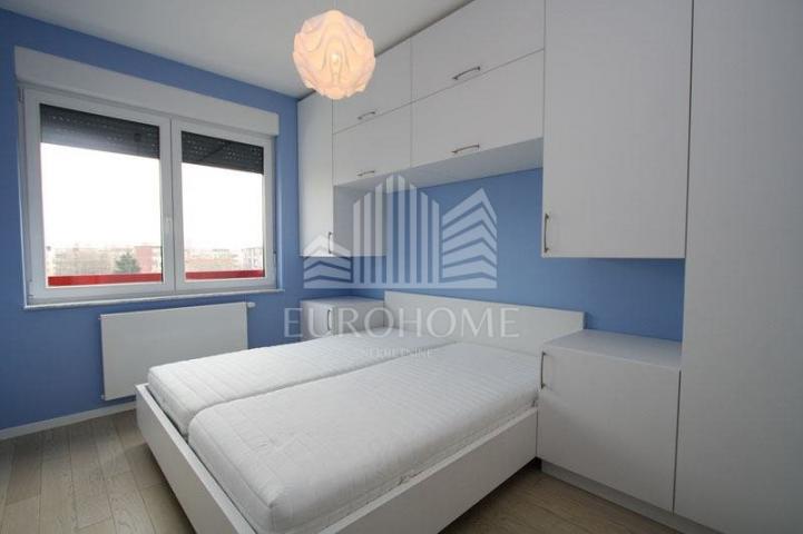 Ekskluzivni penthouse 97, 28 m2+ 2PM2, Knežija