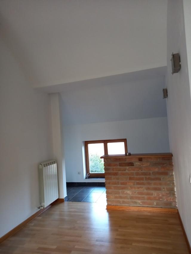 VOZDOVAC LEKINO BRDO 240m2 , T , 2000e