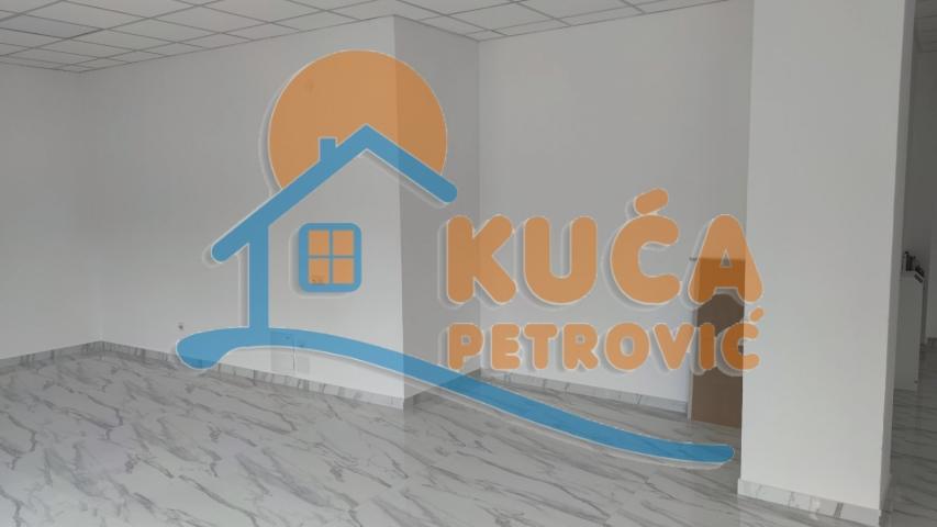 Izdaje se ulični lokal kod Ćele Kule, 90m2