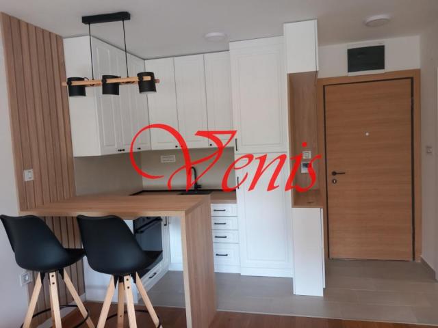 CENTAR  ul. Kisačka 45 m2 – 650 Evra LUX – GARAŽNO MESTO ID#2363