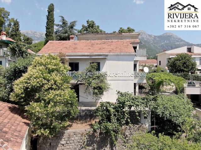 Family house with sea view in center Herceg Novi