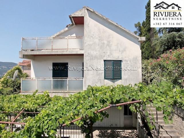 Family house with sea view in center Herceg Novi