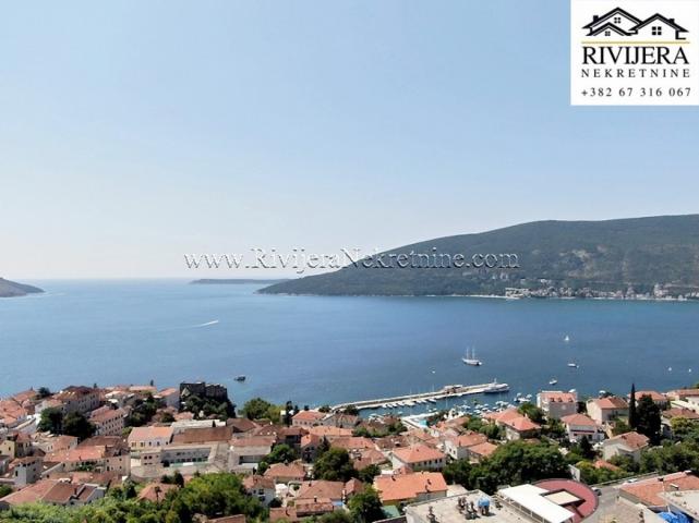 Family house with sea view in center Herceg Novi