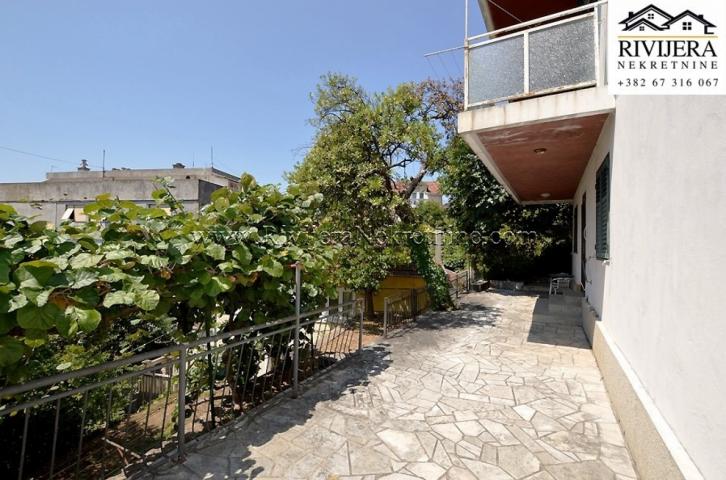 Family house with sea view in center Herceg Novi