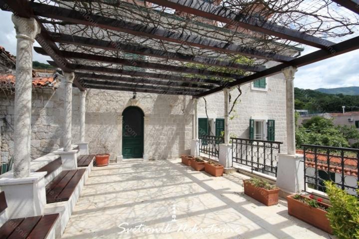 Kamena vila na obali mora – Meljine, Herceg Novi