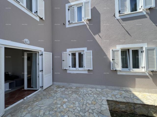 Haus Haus zum Verkauf in Medulin, 150 m vom Strand entfernt. Pošesi.