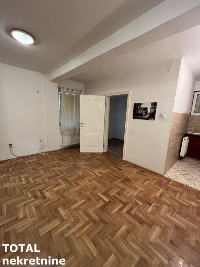 1. 5 Jednoiposoban stan NOVI SAD, 77250€