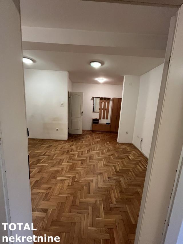 1. 5 Jednoiposoban stan NOVI SAD, 77250€