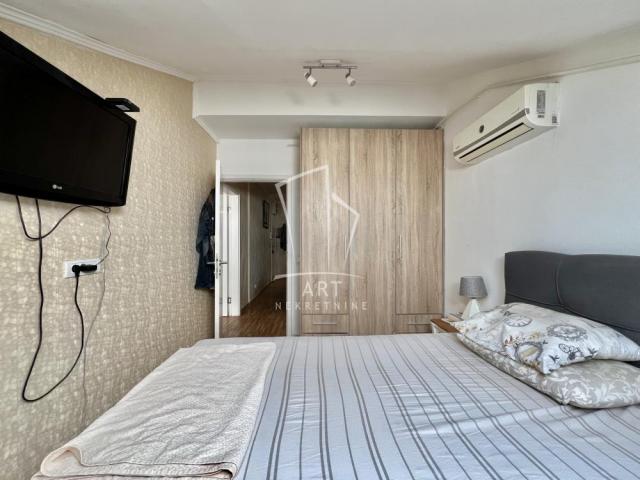 Novi Beograd, renoviran, mereno 75m2 ID#8726