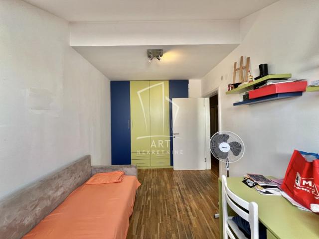 Novi Beograd, renoviran, mereno 75m2 ID#8726