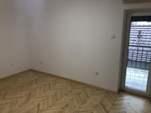 ZEMUN BATAJNICA 205m2 , 1000e