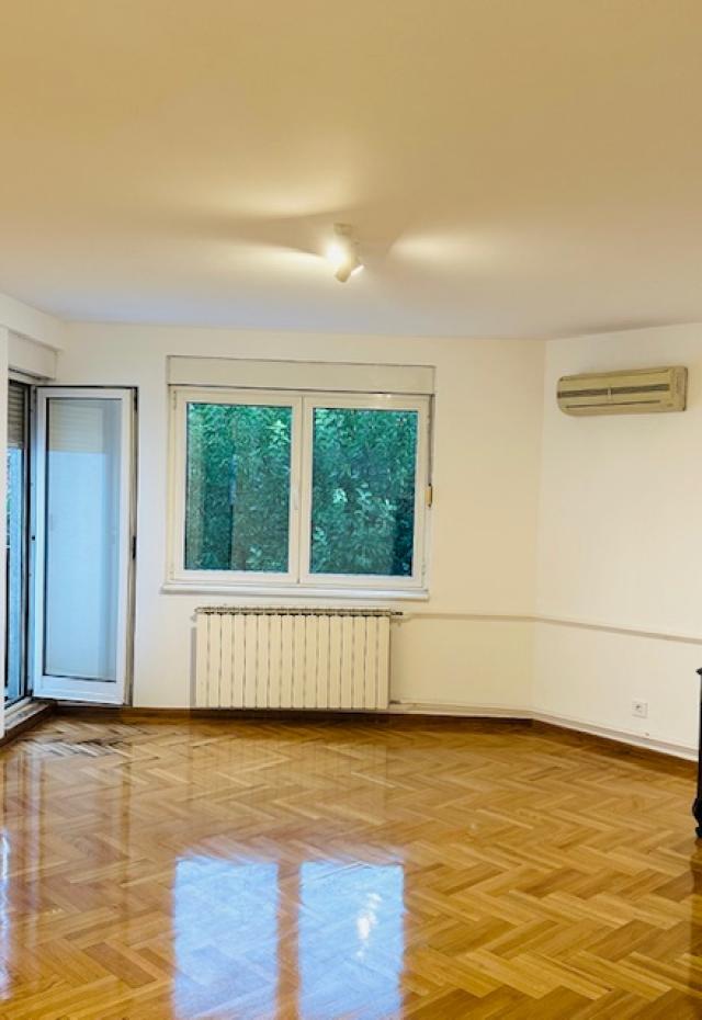 STARI GRAD DORCOL 77m2 , T , 275000e