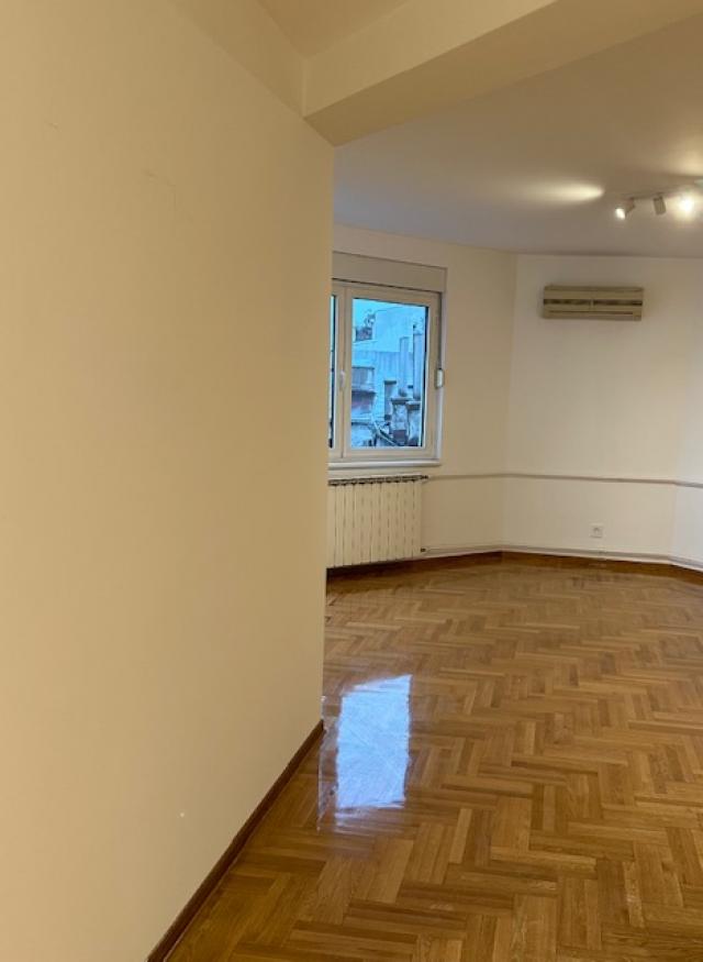 STARI GRAD DORCOL 77m2 , T , 275000e