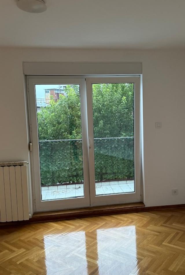 STARI GRAD DORCOL 77m2 , T , 275000e