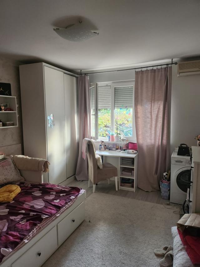 ZEMUN ZEMUN POLJE 74m2 , T , 105000e