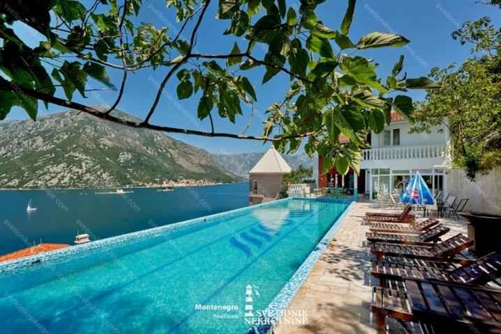 Vila u kompleksu u prvoj liniji do mora – Kostanjica, Kotor