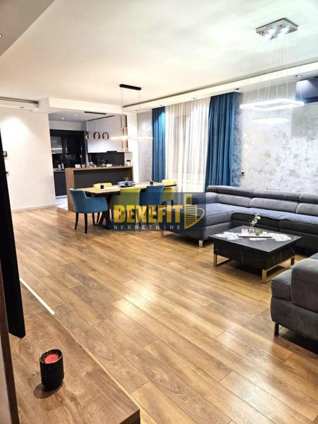 Surčin, kuća lux, 200m2, 4. 0 sa garažom