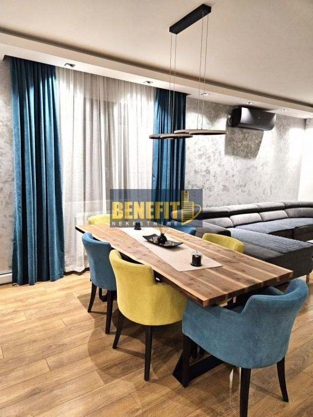 Surčin, kuća lux, 200m2, 4. 0 sa garažom