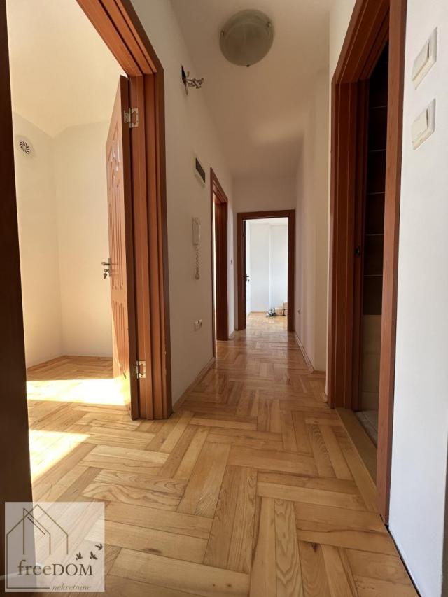 Odličan četvorosoban stan-duplex 107m2