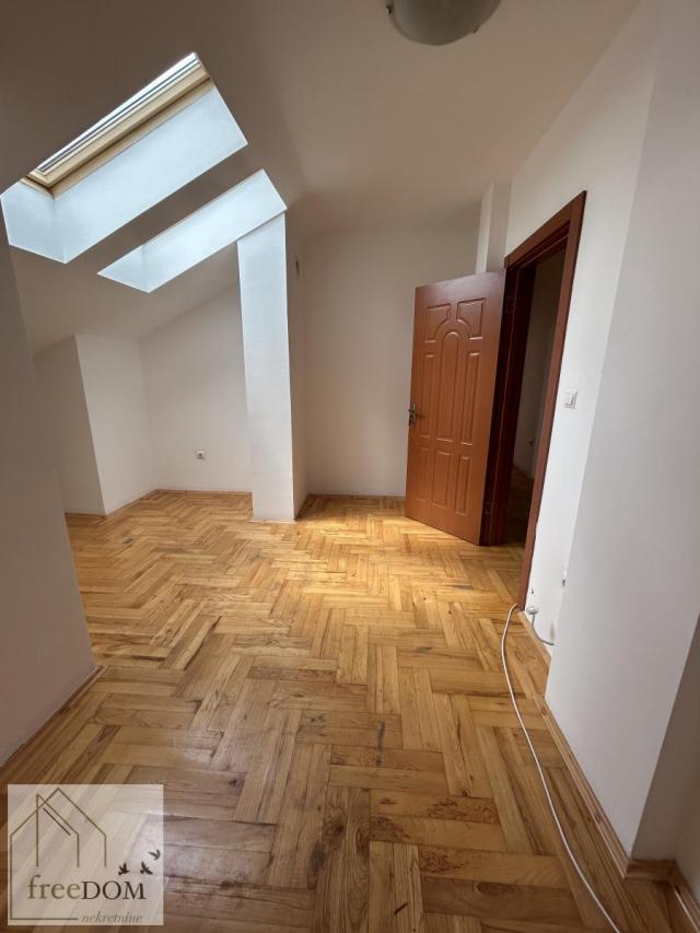 Odličan četvorosoban stan-duplex 107m2