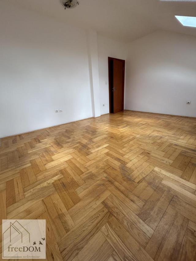 Odličan četvorosoban stan-duplex 107m2