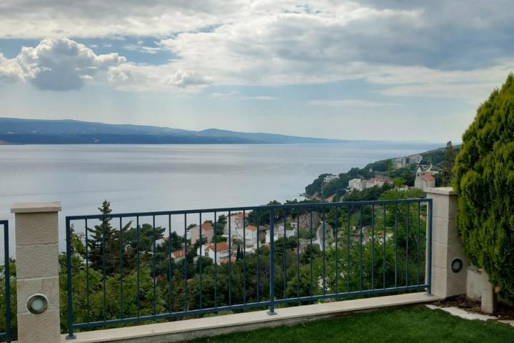 Omiš, MIMICE, villa s bazenom na mirnoj lokaciji površine 162 m2, na zemljištu površine 557 m2