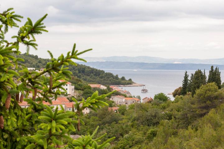 Šolta, Stomorska, mediteranska vila s bazenom i teniskim terenom