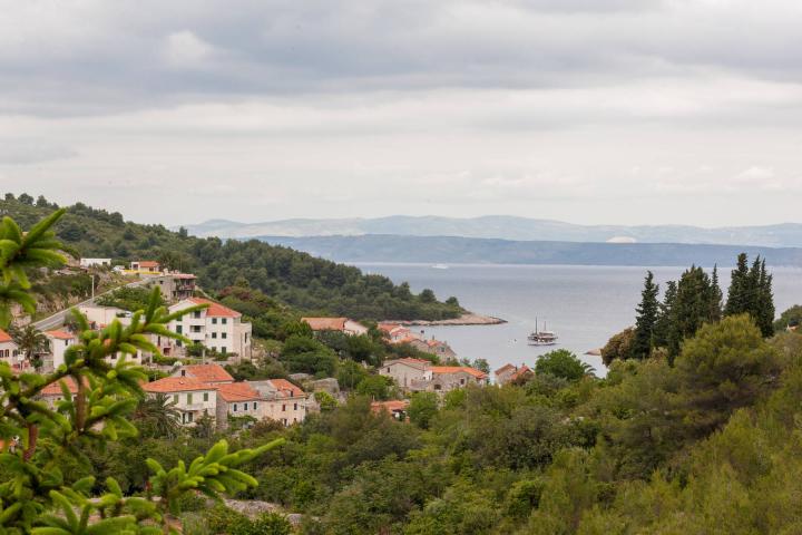 Šolta, Stomorska, mediteranska vila s bazenom i teniskim terenom