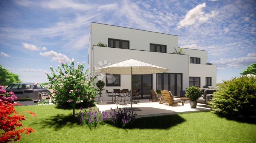 DVOETAŽNI LUKSUZNI PENTHOUSE S BAZENOM I VRTOM 460M2 UKUPNO