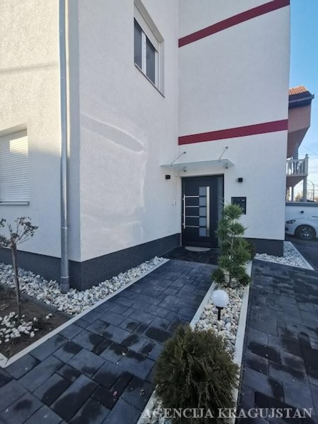 Izdavanje, Kuća, 95. 00m2 , Denino brdo