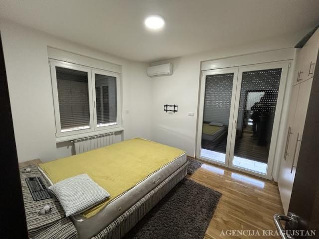 Prodaja, Stan, 130. 00m2 , Centar