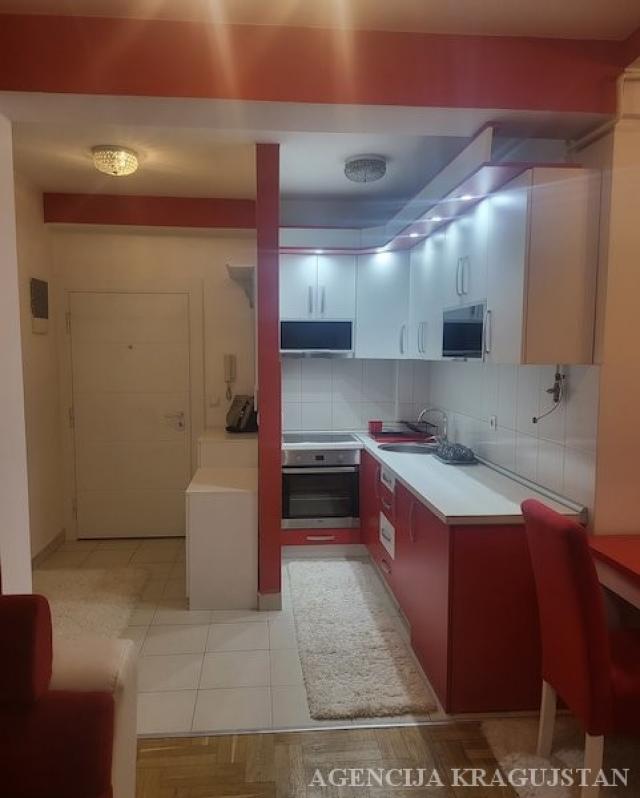 Izdavanje, Stan, 42. 00m2 , Centar