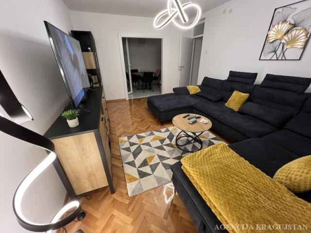 Izdavanje, Stan, 61. 00m2 , Centar