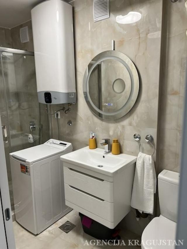 Izdavanje, Stan, 61. 00m2 , Centar