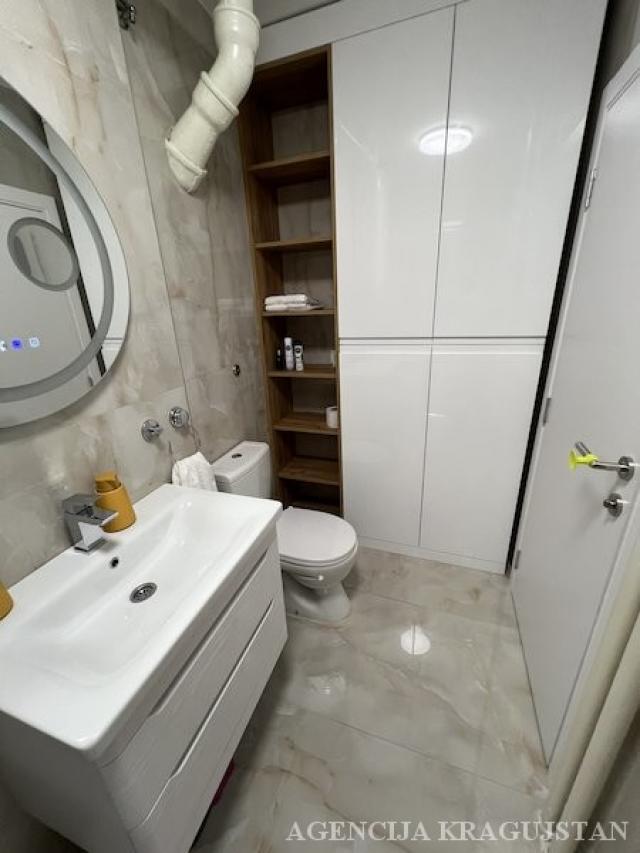 Izdavanje, Stan, 61. 00m2 , Centar