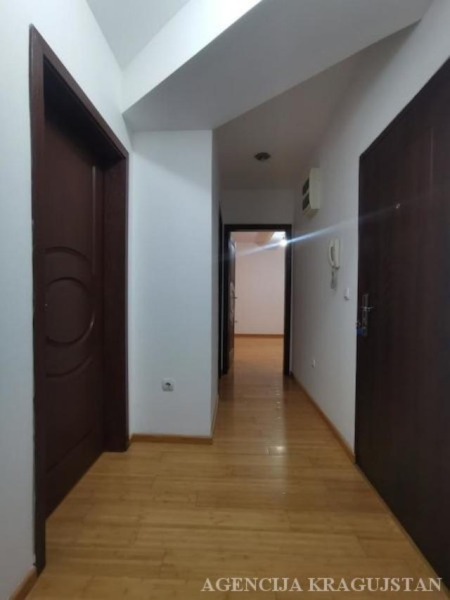 Izdavanje, Stan, 53. 00m2 , Centar